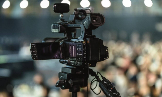 Συνέλαβαν πασίγνωστο Έλληνα παρουσιαστή - Τι συνέβη (pics)