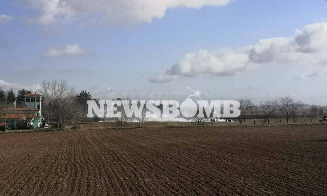 Το Newsbomb.gr στον Έβρο - Φωτογραφία-ντοκουμέντο: Τούρκοι αστυνομικοί ετοιμάζονται για ρίψη χημικών