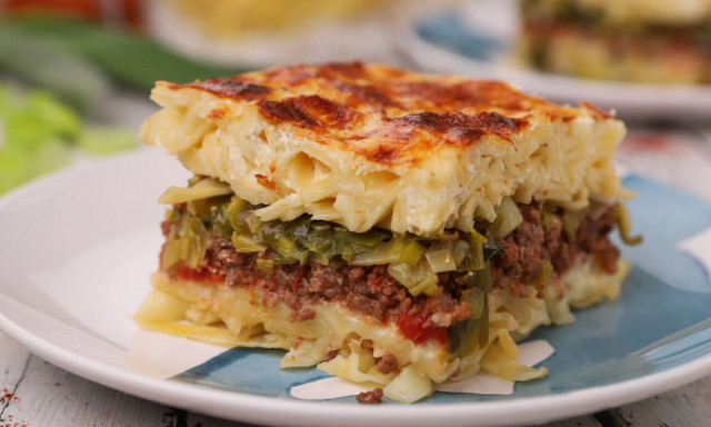 Η συνταγή της ημέρας: Παστίτσιο με κιμά, πράσο και χυλοπίτες