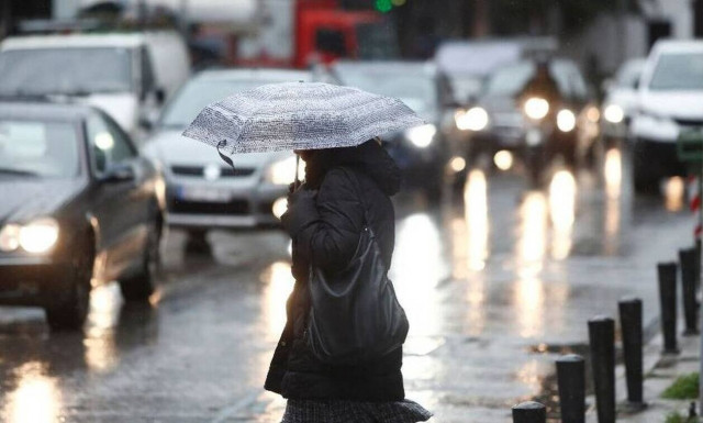 Καιρός: Ισχυρές βροχές, καταιγίδες και χαλάζι τις επόμενες ώρες - Πού θα «χτυπήσουν» τα φαινόμενα
