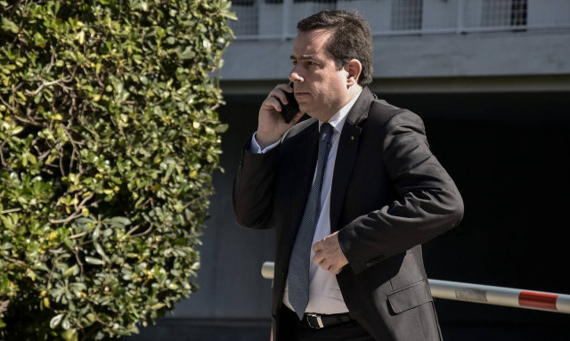 Μεταναστευτικό - Μηταράκης: Τέλος τα επιδόματα και οι παροχές σε όσους έχουν άσυλο