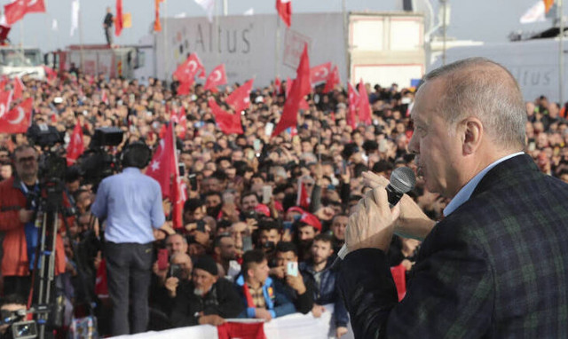 Χυδαία προπαγάνδα Ερντογάν: «Η Ελλάδα βασανίζει πρόσφυγες - Ας ανοίξει τις πύλες για να απαλλαγεί»