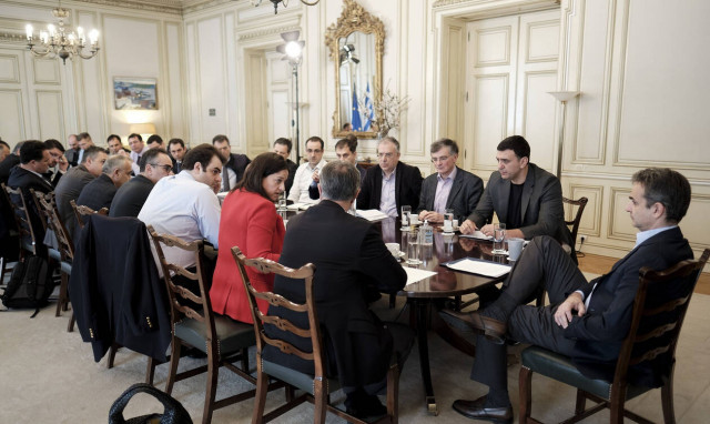 Κοροναϊός στην Ελλάδα: Ανακοινώνονται μέτρα για τα σχολεία - Τι ειπώθηκε στη σύσκεψη στο Μαξίμου