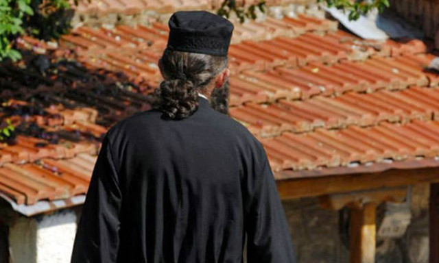 Ο παπάς που δεν γούσταρε τους Κρητικούς!