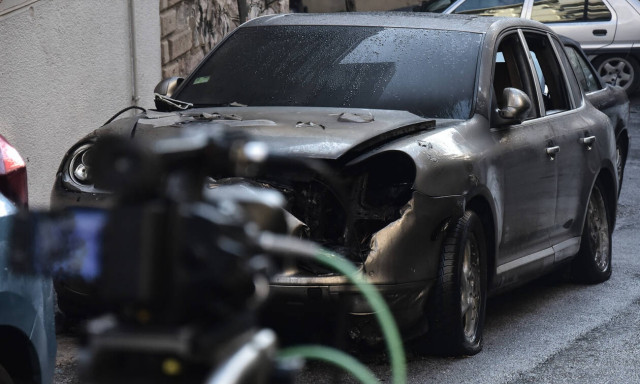 Μπαράζ εμπρηστικών επιθέσεων: Σε Γλυφάδα, Ζωγράφου και Κερατσίνι οι στόχοι των δραστών (vid)