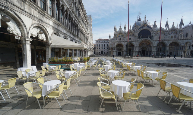 Κοροναϊός: «Θερίζει» ζωές στην Ιταλία - 97 νέοι θάνατοι και 1.797 νέα κρούσματα 