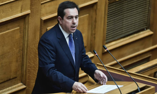 Μηταράκης από Σάμο: Νέες δομές, μικρότερες, κλειστές και ελεγχόμενες