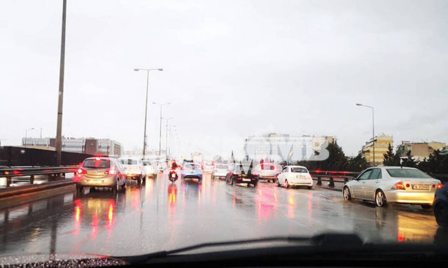 Κίνηση: Κυκλοφοριακό «έμφραγμα» στους δρόμους - Πού σημειώνεται μποτιλιάρισμα