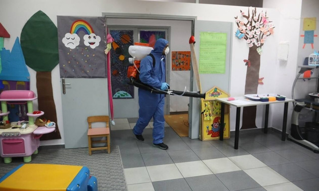 Κοροναϊός - Δραματική έκκληση δημάρχων και δασκάλων: Κλείστε τώρα όλα τα σχολεία 