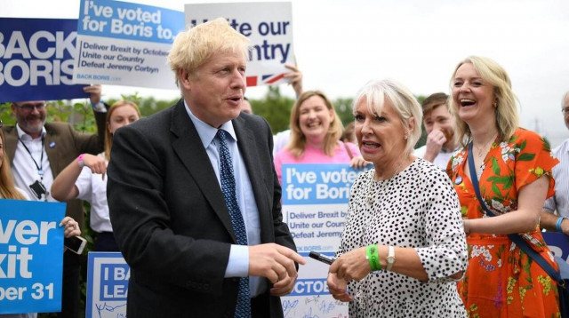 Κοροναϊός Βρετανία: Η υφυπουργός Υγείας έχει προσβληθεί από τον ιό