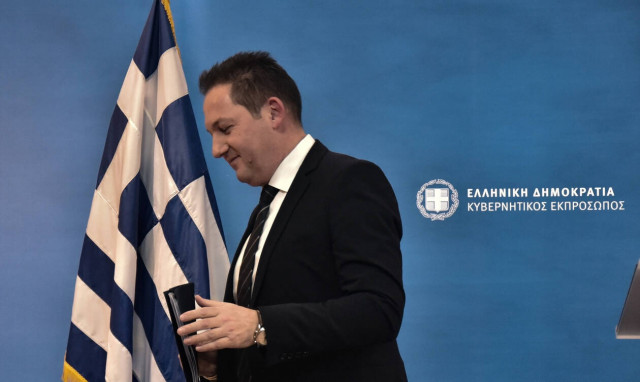 Κοροναϊός - Πέτσας: Θεσπίζεται άδεια ειδικού σκοπού σε γονείς με πλήρεις αποδοχές