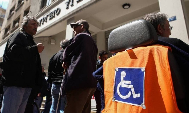 Κοροναϊός: «Κατεβάζουν ρολά» και τα ΚΕΠΑ 