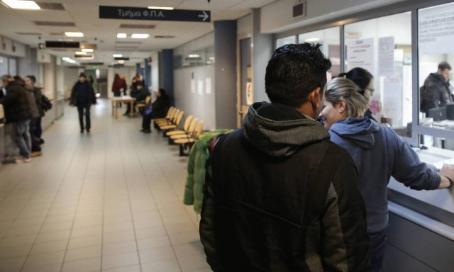 Κοροναϊός: Εγκύκλιος του ΥΠΕΣ για δημόσιους υπαλλήλους - Τι ισχύει για άδειες και μειωμένο ωράριο