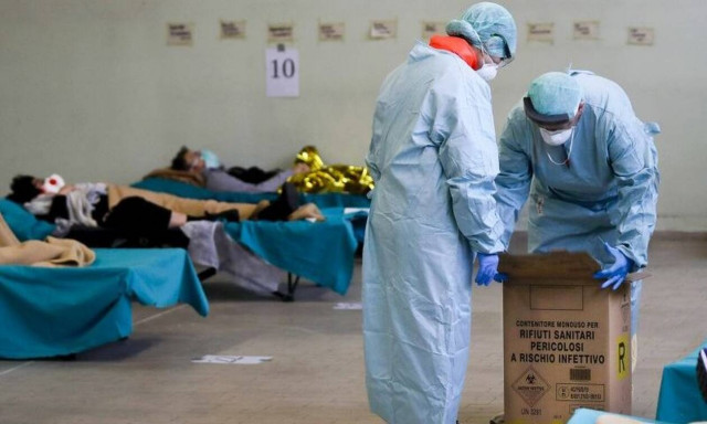 Κορονοϊός: Μαρτυρία Ιταλίδας γιατρού - «Ετοιμοθάνατοι αποχαιρετούν συγγενείς με βιντεοκλήσεις»