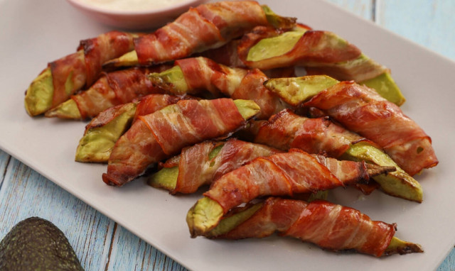 Η συνταγή της ημέρας: Αβοκάντο τυλιγμένα με μπέικον