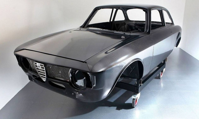 H Alfaholics είναι για την Alfa Romeo ότι η Singer για την Porsche-Εξαιρετική Giulia από ανθρακόνημα