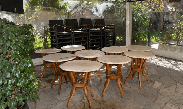 Κορονοϊός - Ελλάδα: Τίθεται σε λειτουργία το 1520 για μέτρα και καταγγελίες