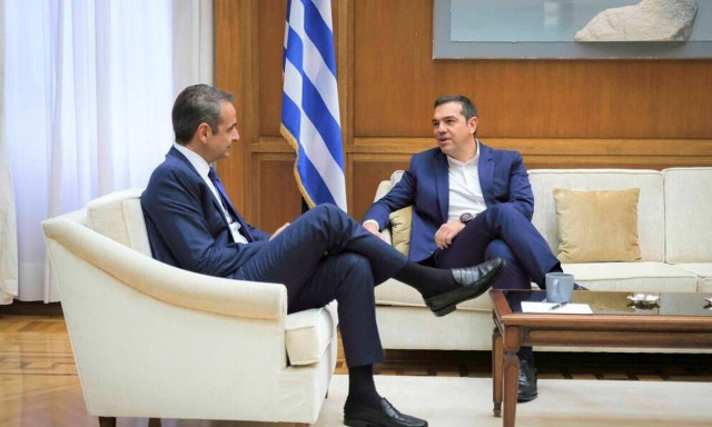 Κορονοϊός: Επαφές Μητσοτάκη με όλους τους αρχηγούς για την αντιμετώπιση της κρίσης 