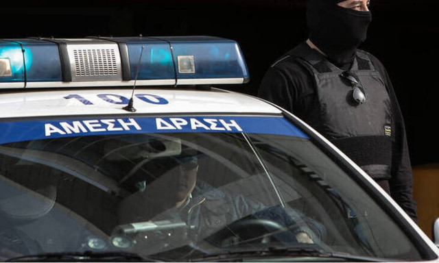 Επιχείρηση της ΕΛ.ΑΣ. στην υπό κατάληψη αίθουσα Γκίνη του Πολυτεχνείου