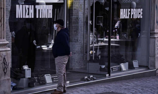 Κορονοϊός: Υπάρχουν κι αυτοί - 96 συλλήψεις... ανεγκέφαλων που παραβίασαν τα μέτρα