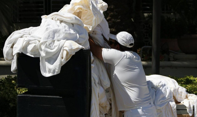 Κορονοϊός: Προσοχή! Μπορεί να «επιβιώσει» ο ιός στα ρούχα; Για πόσο χρόνο; 