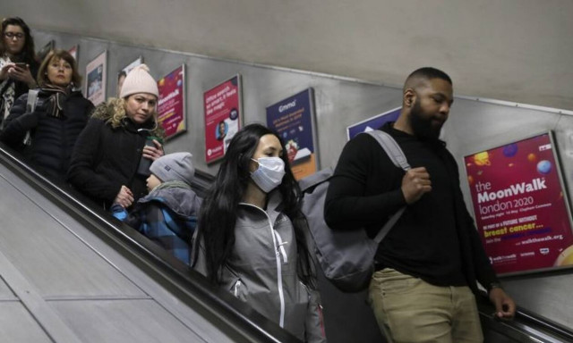 Κορονοϊός: Τι είναι η «ανοσία της αγέλης» που εφαρμόζει η Μεγάλη Βρετανία