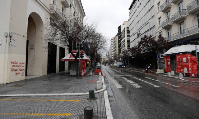 Κορονοϊός: Η κυβέρνηση έτοιμη να λάβει πιο αυστηρά μέτρα – Φόβοι για εξάπλωση του ιού στην επαρχία