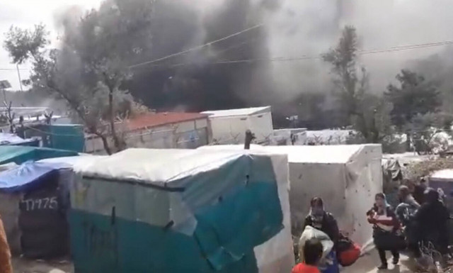 Μόρια: Νεκρό ένα εξάχρονο παιδί– Πυρκαγιά κατακαίει το ΚΥΤ