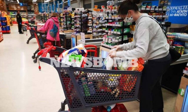 Κορονοϊός: Έμφραγμα στα σούπερ μάρκετ – Παραδόσεις παραγγελιών μετά από 10 ημέρες