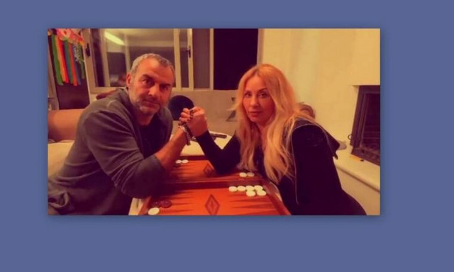 Γωγώ Μαστροκώστα  - Τραϊανός Δέλλας: Μένουν σπίτι και μας δείχνουν πώς περνούν
