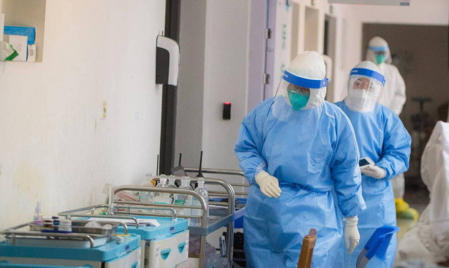 Κορονοϊός: «Απομονωθείτε»! Νομπελίστας βιοφυσικός προειδοποιεί - Μόνο έτσι θα σωθεί η ανθρωπότητα