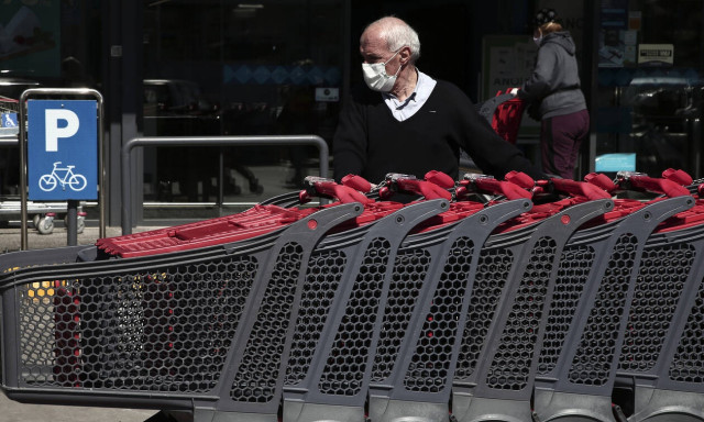 Κορονοϊός: Δείτε πότε εμφανίζονται τα συμπτώματα αν κάποιος έχει «κολλήσει»