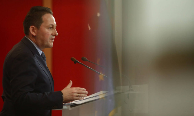 Κορονοϊός – Πέτσας: Πιθανό να κάνουμε Πάσχα μακριά από τις εκκλησίες