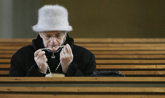 Κορονοϊός Πολωνία: Αφού οι πιστοί δεν μπορούν να πάνε στην εκκλησία οι ιερείς βρήκαν εναλλακτική  