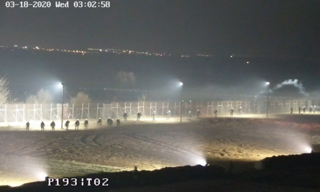 Έβρος - Βίντεο ντουκουμέντα: Μετανάστες με την βοήθεια των Τούρκων προσπαθούν να περάσουν τα σύνορα