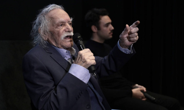 Στο νοσοκομείο ο Μανώλης Γλέζος