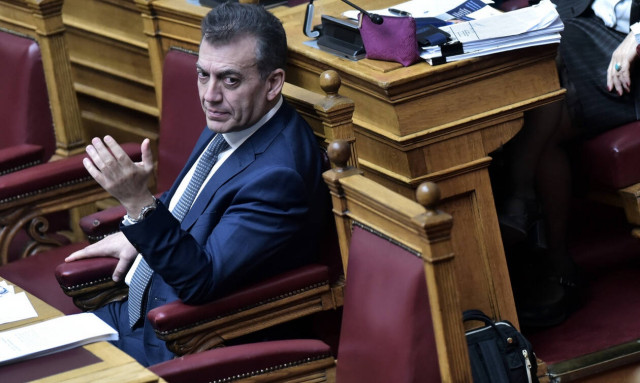 Κορονοϊός - Ηχηρό μήνυμα Βρούτση: Κανένα βοήθημα σε όσες επιχειρήσεις κάνουν απολύσεις