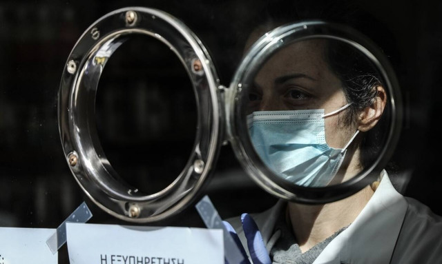 Κορονοϊός: Το σύμπτωμα που δείχνει από νωρίς αν κάποιος έχει προσβληθεί από τον ιό