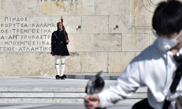Κορονοϊός – Θεοχάρης: Δεν αποκλείεται κλείσιμο κεντρικών ξενοδοχείων