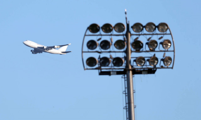 Κορονοϊός: Σκέψεις στην κυβέρνηση να σταματήσουν οι πτήσεις από και προς την Ελλάδα