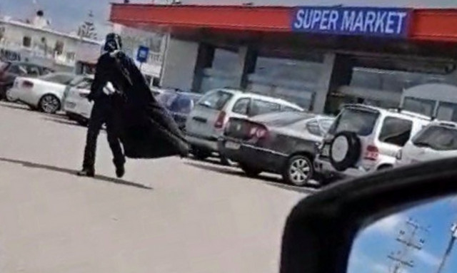 Κρητικός πήγε στο σούπερ μάρκετ ντυμένος με στολή… Star Wars! 