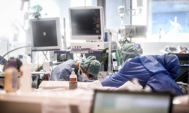 Κορονοϊός: Η Ευρώπη «γονατίζει» από τον φονικό ιό - Πού αυξάνονται ραγδαία οι νεκροί