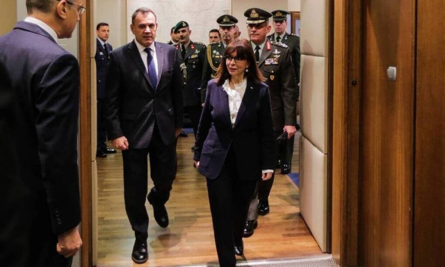 Τα σπάνια δώρα που χάρισε ο υπουργός Άμυνας, Νίκος Παναγιωτόπουλος στην Πρόεδρο της Δημοκρατίας