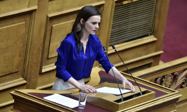 Αχτσιόγλου: Η κυβέρνηση θεσμοθέτησε ένα σύστημα γρήγορων μαζικών απολύσεων