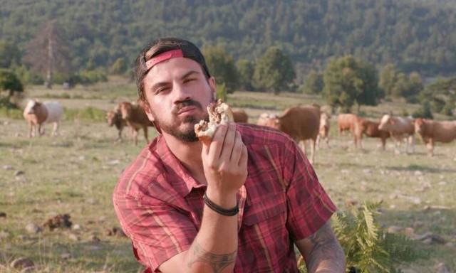 O Άκης Πετρετζίκης δηλώνει: «Τα Ελληνικά προϊόντα είναι τα καλύτερα του κόσμου» 