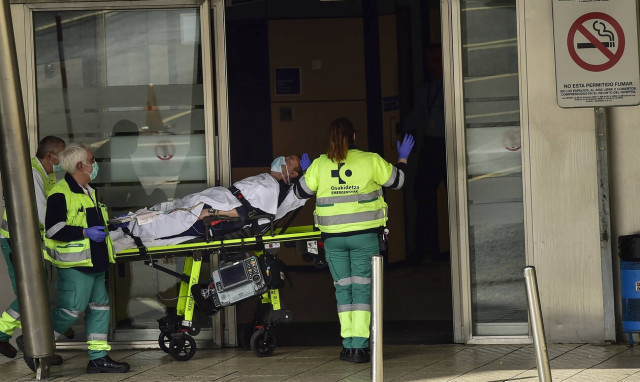 Κορονοϊος Ισπανία: 324 νέοι θάνατοι σε 24 ώρες - Πάνω από 3.000 νέα κρούσματα