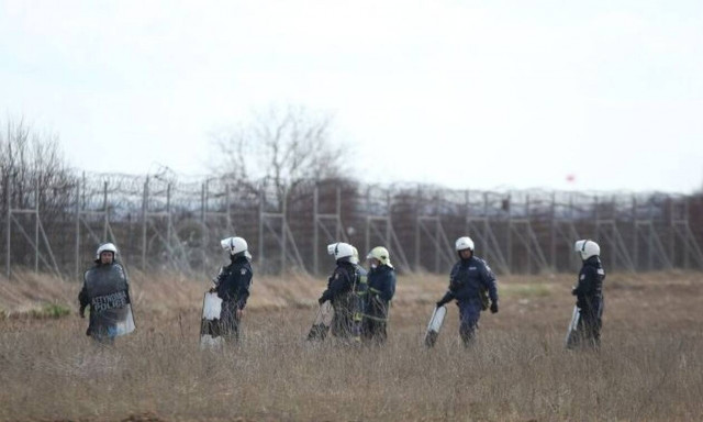 Έβρος: Υποδοχή ηρώων στα ΜΑΤ - «Εσείς είστε η Ελλάδα» (video)
