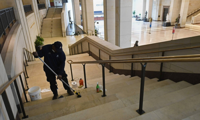 Κορονοϊός: Παράταση στη λειτουργία ξενοδοχείων σε νησιά όπου διαμένουν εκπαιδευτικοί 