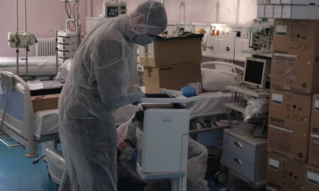 Κορονοϊός: Οι πιο κρίσιμες ημέρες για την Ελλάδα - Τι λένε Έλληνες γιατροί για την πανδημία