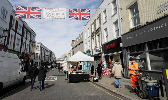 Κορονοϊός - Βρετανία: Η κυβέρνηση ζήτησε από 1,5 εκατομμύριο κόσμο να μείνει σπίτι του για 3 μήνες